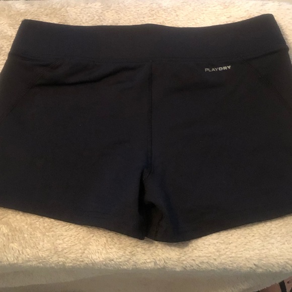 Reebok size M shorts - Picture 2 of 2